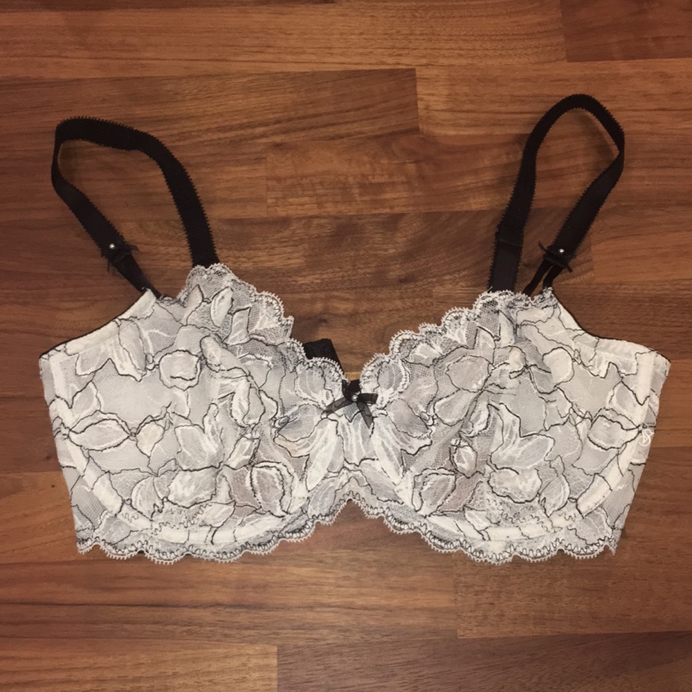 Victoria’s Secret Unlined Lace Bra